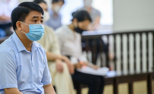 Ông Nguyễn Đức Chung nộp 85 bằng khen, giấy khen trước phiên phúc thẩm